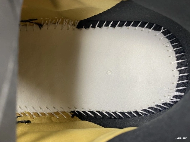 MNVN Boost Flux' GZ0717 Yeezy 'Honey 700 0809